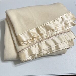 Vintage 1987 Satin Trim Fleece Thermal Blanket Ruffled Edge Cream USA Made Twin